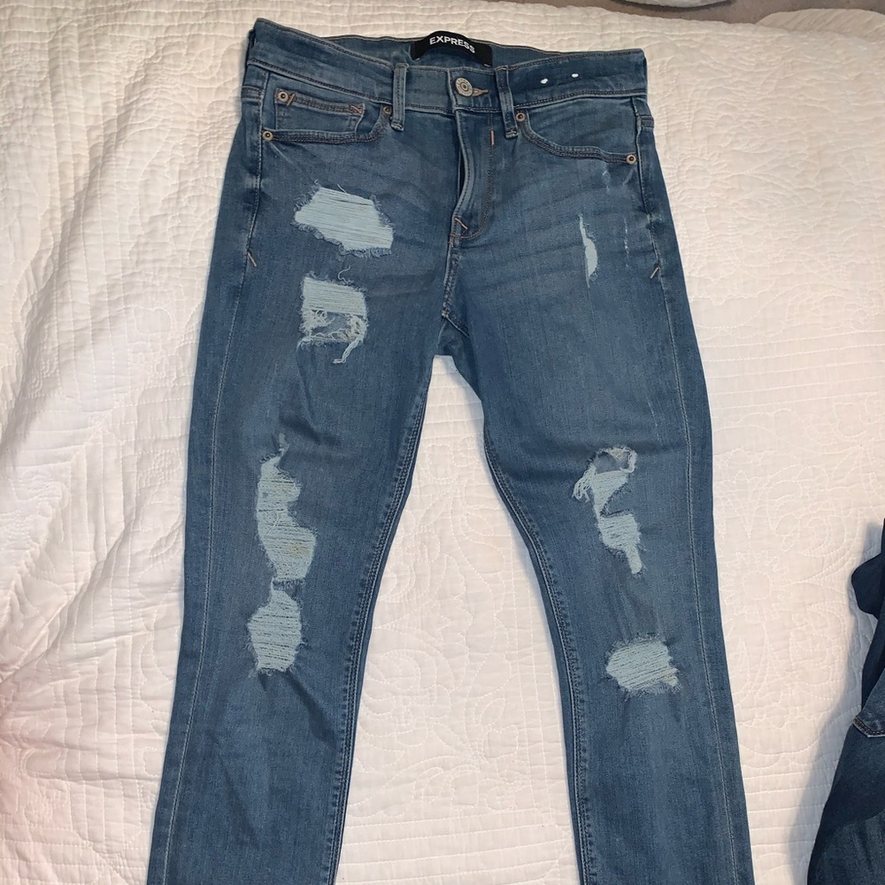 EXPRESS Mid Rise Medium Wash Ripped Ankle Leggings